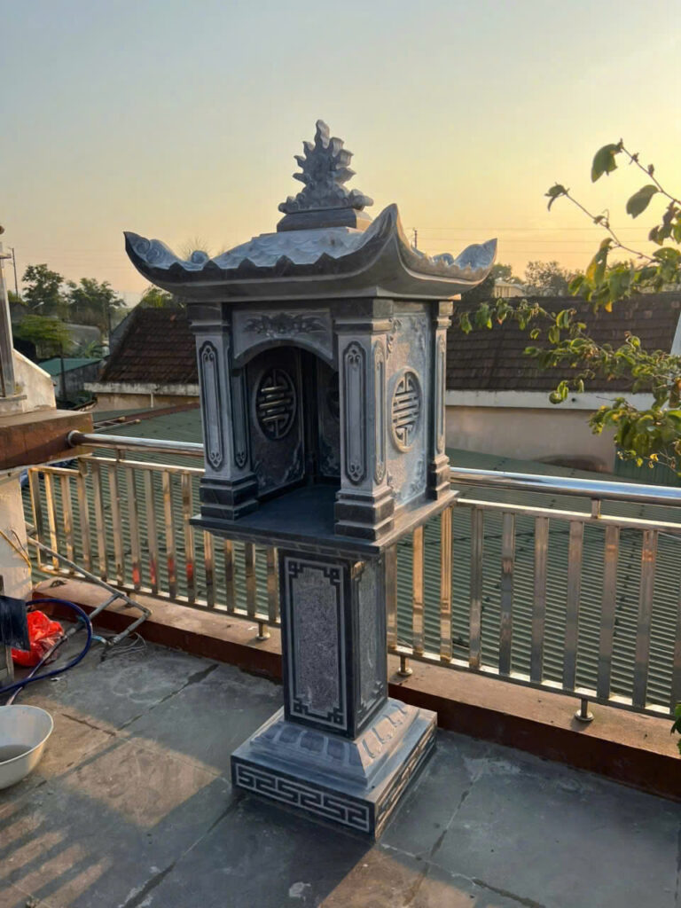 72 mẫu am thờ đá đẹp bán bà rịa vũng tàu 72 mẫu am thờ đá đẹp bán bà rịa vũng tàu, Am thờ ngoài trời hay còn gọi là bàn thờ thiên, cây hương ngoài trời, miếu thờ ngoài trời được lập để thờ cúng tiền chủ là một phong tục đã có từ lâu đời ở nước ta. Việc lập bàn thờ thiên là một việc làm rất hệ trọng vì vậy khi lập cần tiềm hiểu kỹ lưỡng và người chế tác cây hương ngoài trời cũng phải làm rất cẩn thẩn. 72 mẫu am thờ đá đẹp bán bà rịa vũng tàu, Am thờ ngoài trời hay còn gọi là bàn thờ thiên, cây hương ngoài trời, miếu thờ ngoài trời được lập để thờ cúng tiền chủ là một phong tục đã có từ lâu đời ở nước ta. Việc lập bàn thờ thiên là một việc làm rất hệ trọng vì vậy khi lập cần tiềm hiểu kỹ lưỡng và người chế tác cây hương ngoài trời cũng phải làm rất cẩn thẩn.