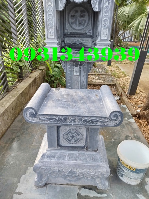 Lắp Đặt Bàn Lễ Đá Tại Nghĩa Trang Đường Sắt Ngày 17-3-1982