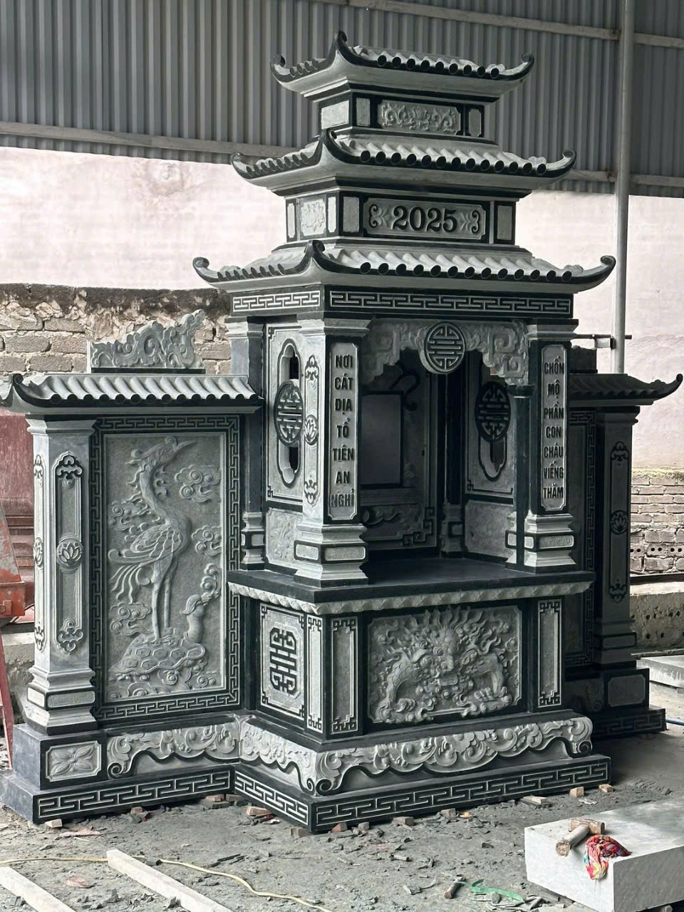 51-lăng thờ đá bán Tiền Giang