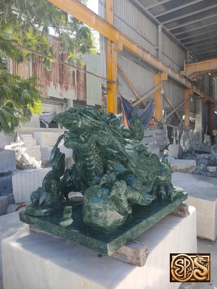 Tại Sao Cầu Bình An, Cầu Con Cái Thì Nên Đặt Cặp Kỳ Lân Đá Trước Cổng