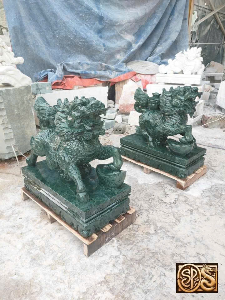 Tại Sao Cầu Bình An, Cầu Con Cái Thì Nên Đặt Cặp Kỳ Lân Đá Trước Cổng
